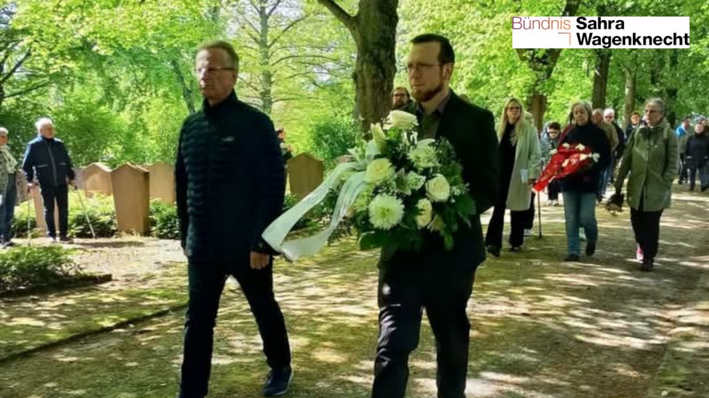 Nico Rudolph bei der Kranzniederlegung zum 08. Mai auf dem Sowjetischen Ehrenfriedhof in Chemnitz