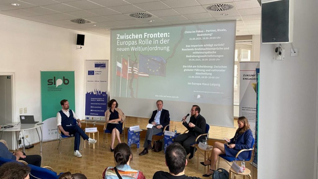 Nico Rudolph bei einer Podiumsdiskussion zu Russlands Großmachtansprüchen